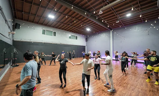 Salsa Dance Turns: Step-by-Step Guide for New Dancers